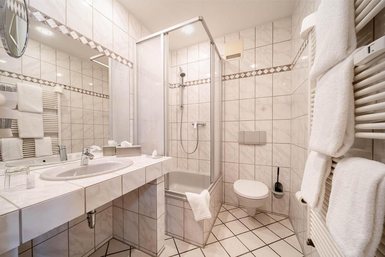 Hotel Frechener Hof Екстериор снимка