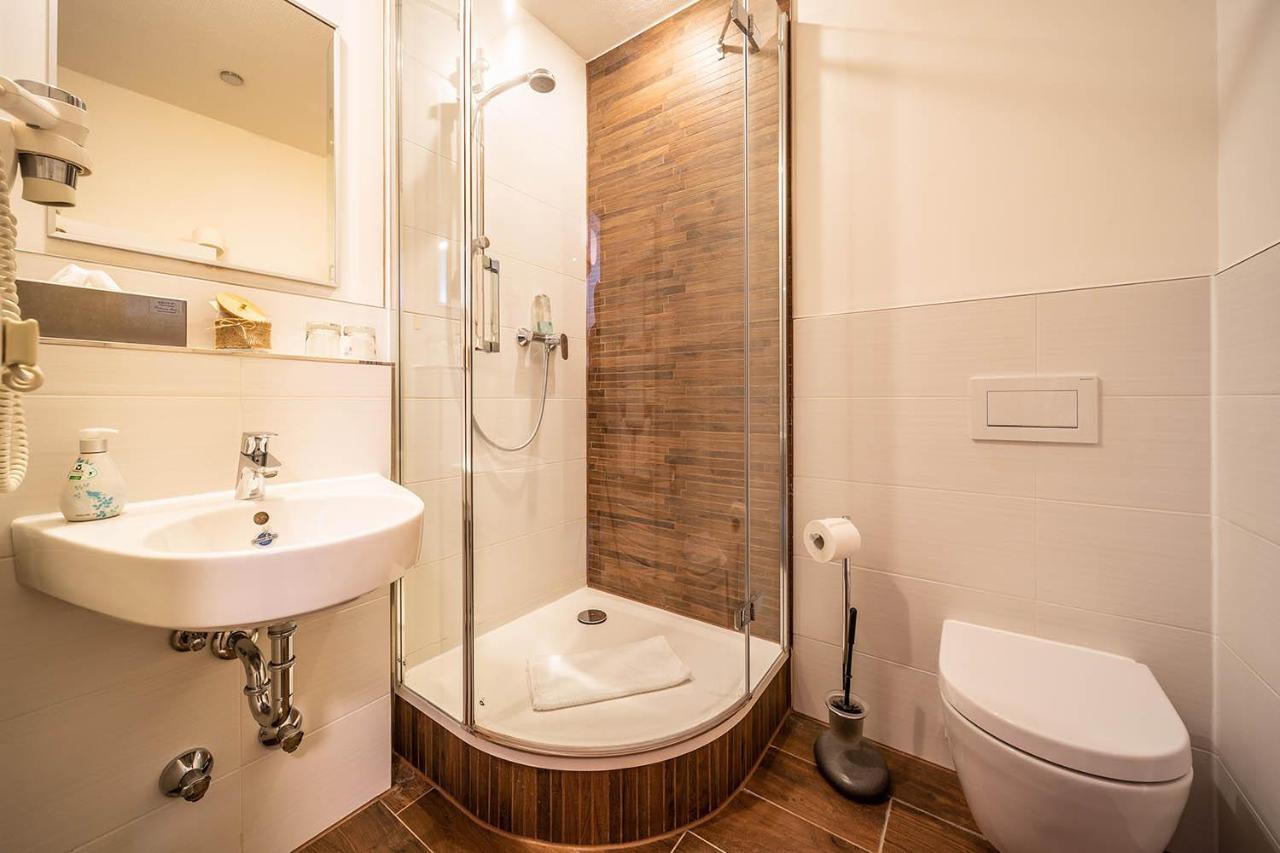 Hotel Frechener Hof Екстериор снимка
