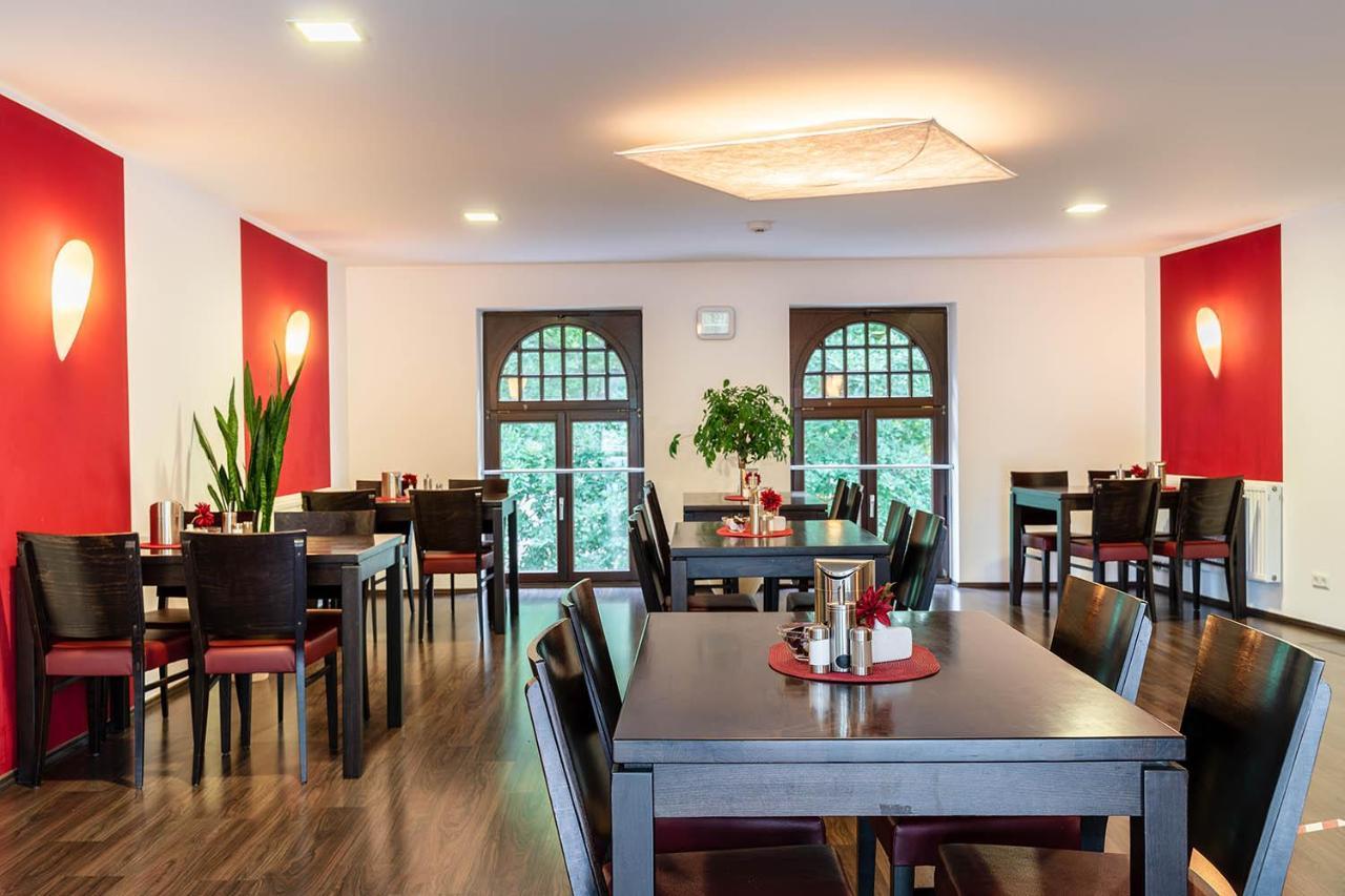 Hotel Frechener Hof Екстериор снимка