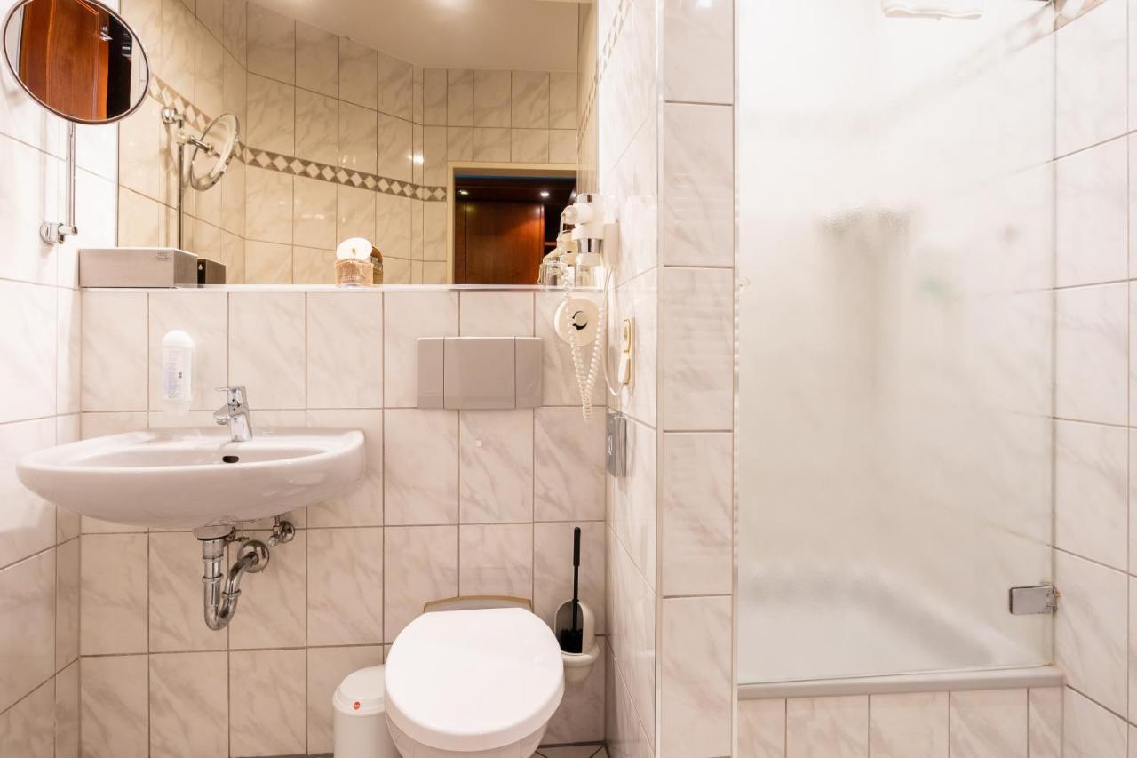 Hotel Frechener Hof Екстериор снимка
