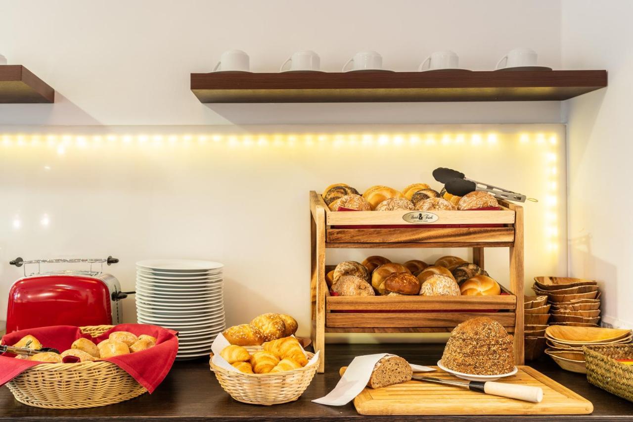 Hotel Frechener Hof Екстериор снимка