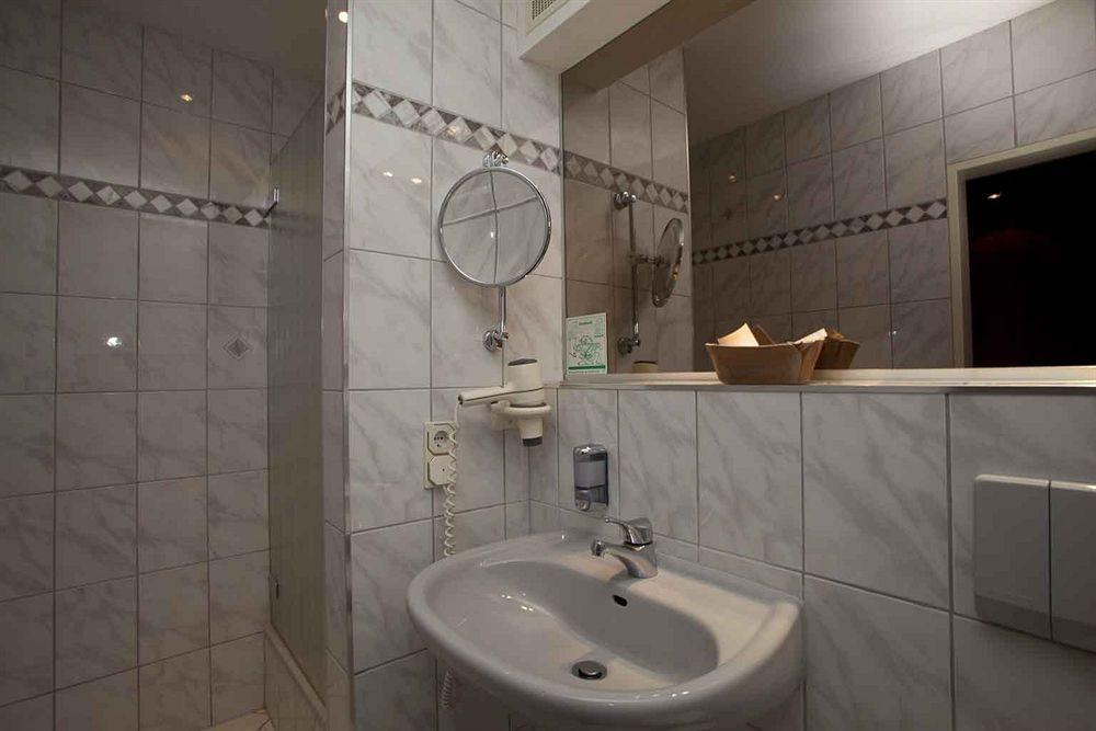 Hotel Frechener Hof Екстериор снимка