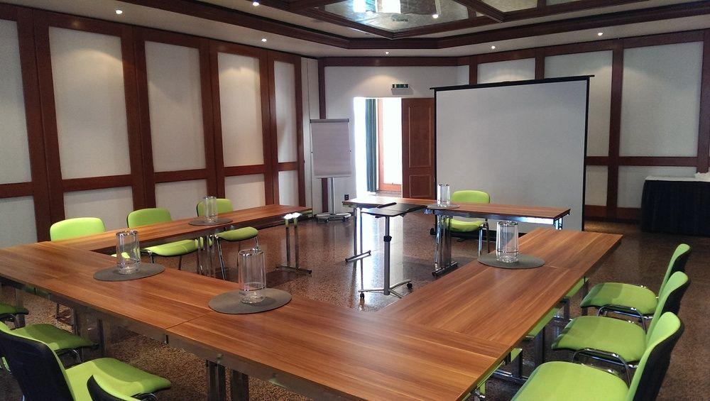 Hotel Frechener Hof Екстериор снимка